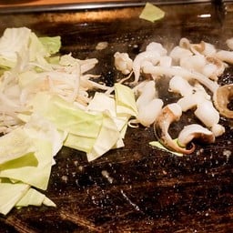 Okonomiyaki Bonkuraya お好み焼き･鉄板焼 ぼんくら家 道頓堀店 Dotombori