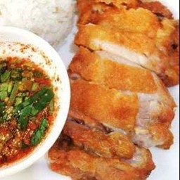 ข้าว ไก่,หมู ทอดน้ำจิ้มแจ่ว