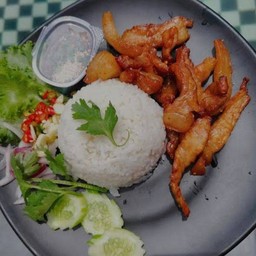 ข้าวหมูทอด - กาแฟสด - กะเพราโบราณ - ผัดมาม่า 😋 Sukhumvit