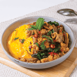 ข้าวไข่ข้นกระเพราหมูคุโรบูตะสันคอสไลด์