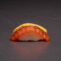 Sushi แซลมอนชีส
