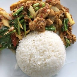 ข้าวราดผัดพริกแกง