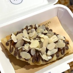 ครอฟเฟิล นูเทลล่า อัลมอนด์