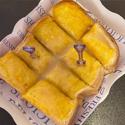ขนมปังเนยนม (milk butter toast)