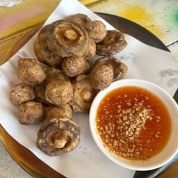 เห็ดหอมสดและลูกชิ้นเห็ดหอมชุบแป้งทอด(เจ)