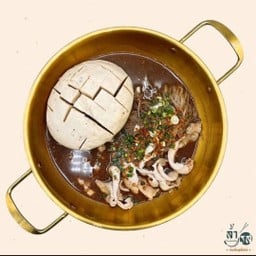 ก๋วยเตี๋ยวเรือลูกชิ้นยักษ์