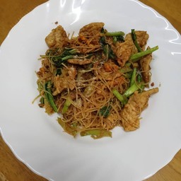 ผัดซีอิ้วเส้นหมี่หมู