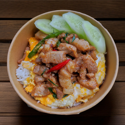 ข้าวหน้าหมูผัดกะปิไข่ข้น
