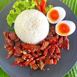 ข้าว + เนื้อแดดเดียวคั่วพริกเกลือ  ( ไม่รวมไข่ ) Stir Fried beef with Garlic  and Chili