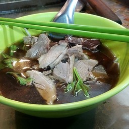 เส้นใหญ่น้ำเป็ดพิเศษ