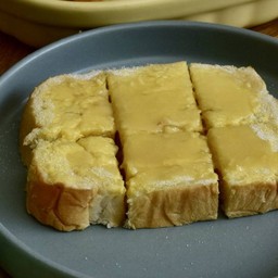 ขนมปังปิ้ง เนย-นม-น้ำตาล