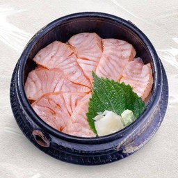 ข้าวหน้าปลาแซลมอนเบิร์นไฟ