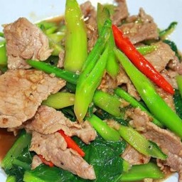 คะน้า หมูนุ่ม ราดข้าว