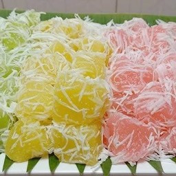 อมรา มันสำปะหลังนึ่งคลุกมะพร้าว