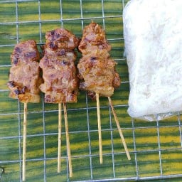 หมูปิ้งโบราณ ไก่ย่าง ตรงข้ามแขวงทางหลวงชนบท