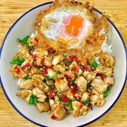 กระเพราไก่ใส่หน่อไม้