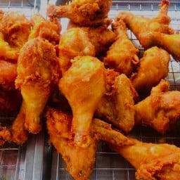 น่องไก่ทอด (ชิ้นละ)