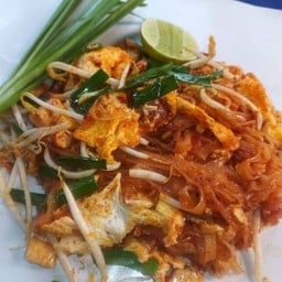 กินกันผัดไทย(ปากแตก) ตลาดนางลิ้นจี่มาร์เก็ต