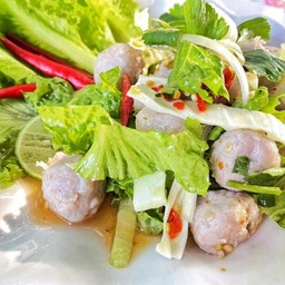 ยำลูกชิ้นหมูดี