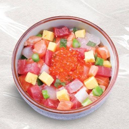 ข้าวหน้าปลาดิบรวมหั่นเต๋า