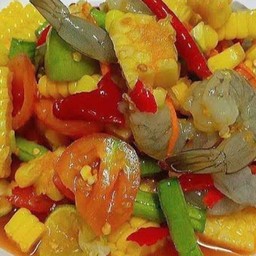 ยำข้าวโพดกุ้งสดไข่แดงเค็ม