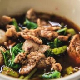 ก๋วยเตี๋ยวเรือน้ำตก เนื้อสด