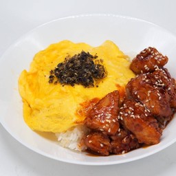 ข้าวไก่ทอดซอสโคชูจังและไข่ข้น