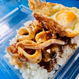 ทอดกะเทียมราดข้าว