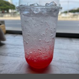 สตอเบอรี่โซดา