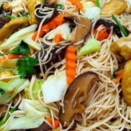 ผัดหมี่ซั่วเห็ดหอมผักรวม(มังสวิรัติ)