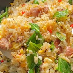 ข้าวผัดแหนมใส่ไข่