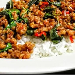 ข้าวหน้ากะเพราหมูสับ