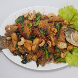 ปลากะพงทอดสมุนไพร