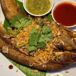 ปลาเนื้ออ่อนทอดกระเทียม