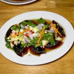 ยำไข่เยี่ยวม้า
