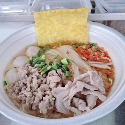 ก๋วยเตี๋ยวเส้นเล็กหมูน้ำใส ธรรมดา