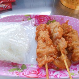 ไก่ทอดหมูทอดเสียบไม้2