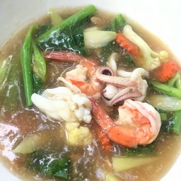 เส้นหมี่ราดหน้า