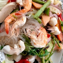 ยำแซ่บซิ่ง