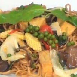 มาม่าผัดขี้เมา-ไข่ต้ม(มังสวิรัติ)
