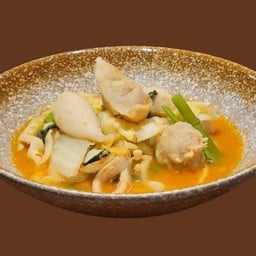 T9 สุกี้เกาเหลาลูกชิ้นปลารวมน้ำ Suki Noodle Soup With Fish Ball