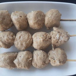 ลูกชิ้นเอ็นเนื่อไม้ละ