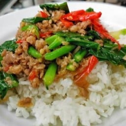 บ้าน กะเพรา & หมูกรอบ & ไข่ข้น