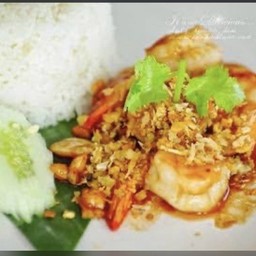 กุ้งผัดกระเทียมราดข้าว
