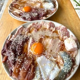 ชุดใหญ่หมูล้วน ฟรี โค๊ก 1.25 ลิตร