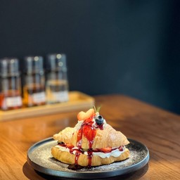 Berry Cream Croissant