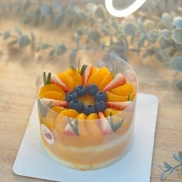 ครึ่งปอนด์ เค้กส้มตกแต่งส้มกับผลไม้สด