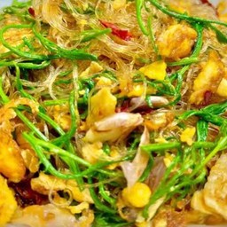 วุ้นเส้นผัดไข่ยอดชะอมเห็ดหอม(มังสวิรัติ)