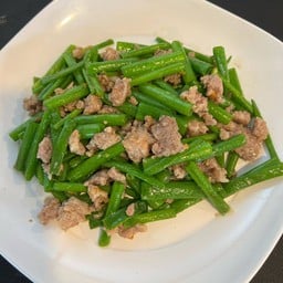 ผัดดอกหอมหมูสับ