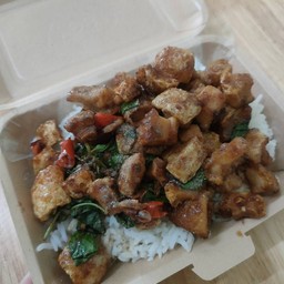 กะเพรากากหมู ราดข้าว